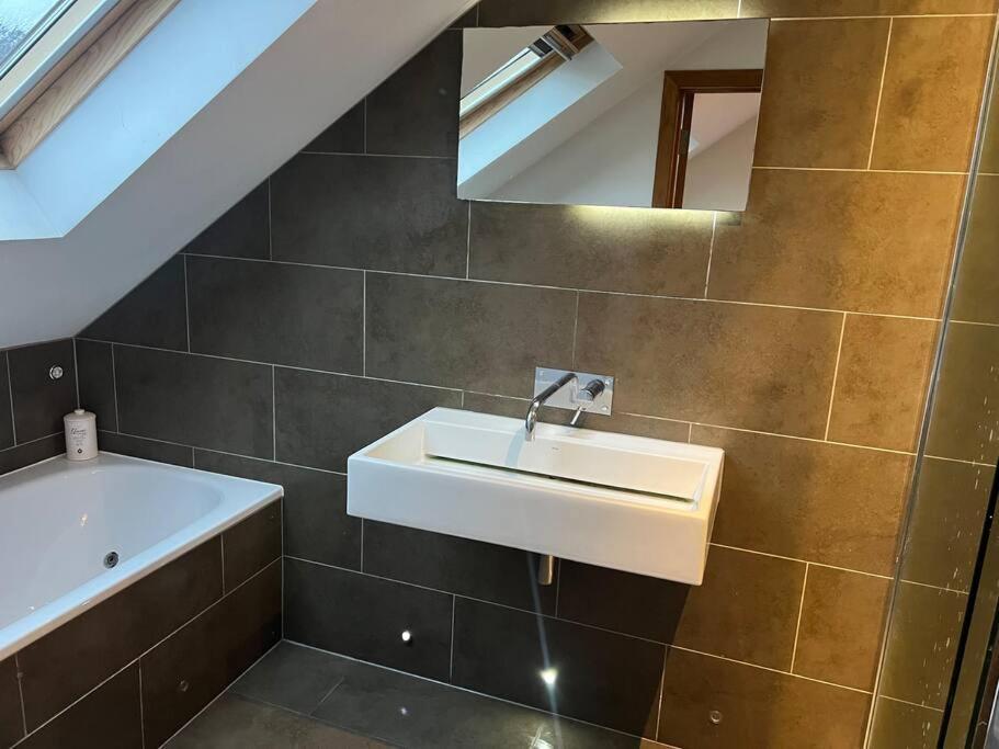 Four Bedroom Modern Victorian Wandsworth House London Exteriör bild