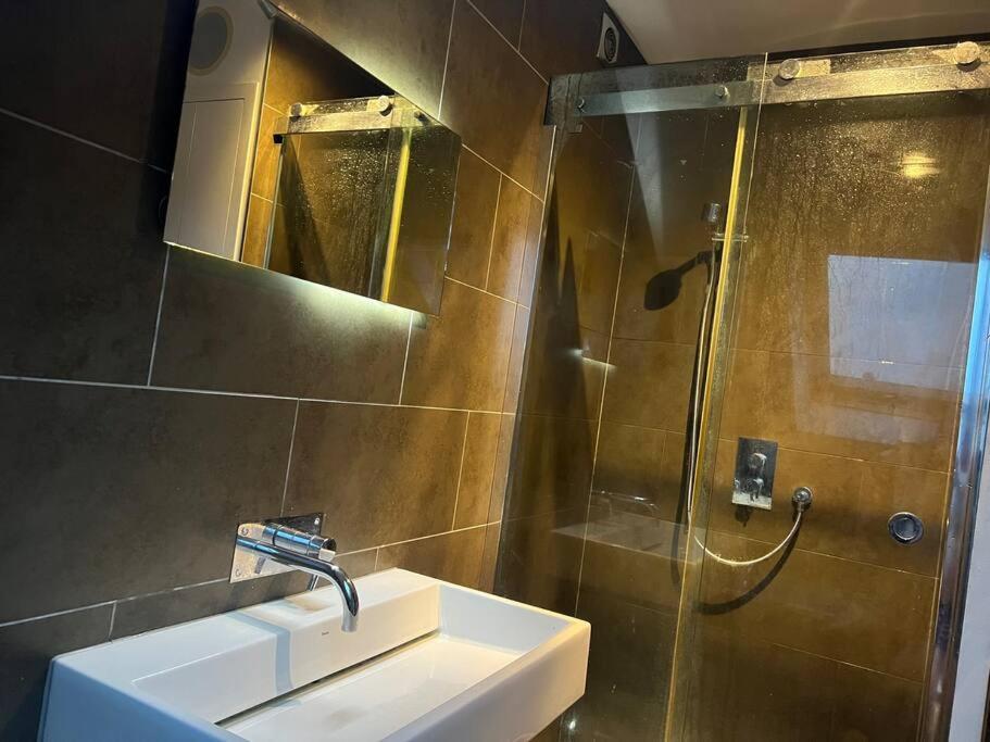 Four Bedroom Modern Victorian Wandsworth House London Exteriör bild